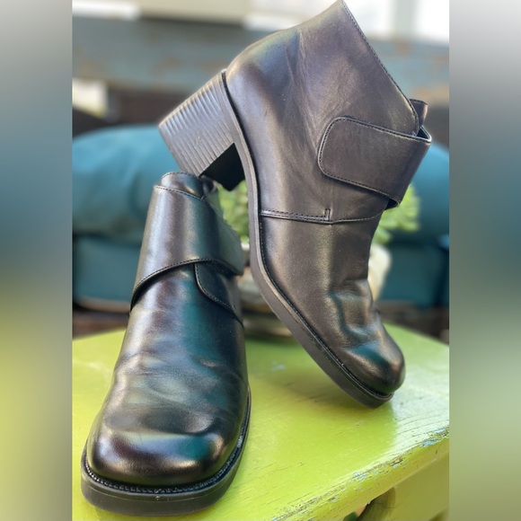 Vintage Block Heel Square Toe Black Megan Monk Ankle Bootie  Size 9.5 NWT - Picture 1 of 13